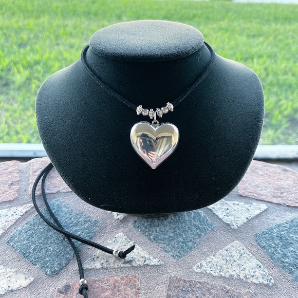 🔴 Sale ! Silver heart black suede choker necklace - Picture 4 of 9